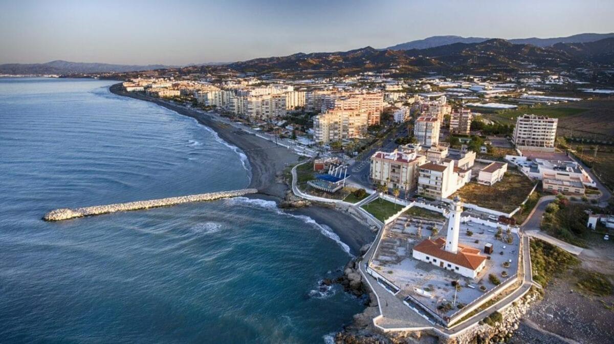 Fabulosa Casa De Vacaciones Junto Al Mar Torrox Esterno foto